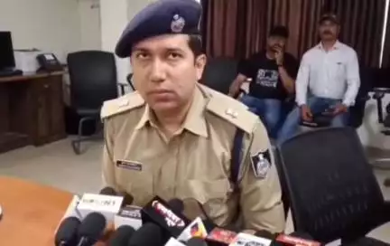 ग्वालियर गिर्द: पुरानी छावनी पुलिस ने एक आरोपी को अवैध शराब के साथ गिरफ्तार किया