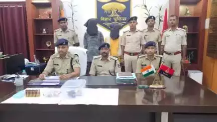 कटिहार जिला के फलका थाना पुलिस द्वारा 103.24 ग्राम स्मैक,  01 देशी कट्टा तथा 19 चक्र जिंदा कारतूस के साथ 02 अपराधी को किया गया गिरफ्तार I