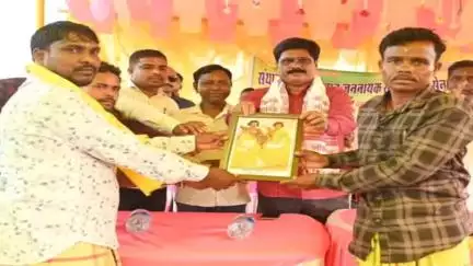 गोमिया: कशियाडीह में हूल दिवस कार्यक्रम में शामिल हुए मंत्री