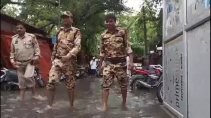 कोल: शहर में बरसात से जलभराव के कारण हालात खराब, जिला न्यायालय और महापौर कार्यालय हुए जलमग्न