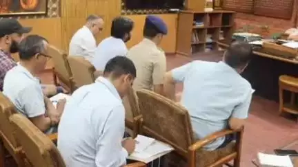कुल्लू: उपायुक्त कुल्लू की अध्यक्षता में जिला स्तरीय सड़क सुरक्षा समिति की बैठक संपन्न