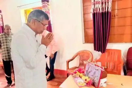 नामकुम: रांची के बारेंदा में राज्यसभा सांसद ने शहीद सिद्धो-कान्हू की तस्वीर पर माल्यार्पण कर श्रद्धांजलि दी