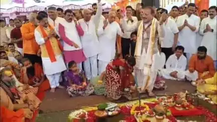 खंडवा नगर: खंडवा के दादाजी मंदिर परिसर में दादाजी के नए मंदिर के निर्माण कार्य का हुआ भूमिपूजन