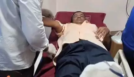 జహీరాబాద్: అర్జున్ నాయక్ తండ పంచాయతీ కార్యదర్శి వీరేశంపై కత్తితో దాడి