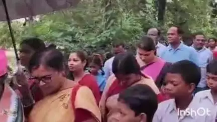 ଅତାବିରା: ପାହାଡଶ୍ରୀଗିଡା ଖ୍ରୀଷ୍ଟିୟାନପଡା ଉଚ୍ଚ ପ୍ରାଥମିକ ବିଦ୍ୟାଳୟରେ ପ୍ରଧାନ ଶିକ୍ଷୟତ୍ରୀକଂ ଅବସରକାଳିନୀ ବିଦାୟ ସମ୍ବର୍ଦ୍ଦନା ସଭା