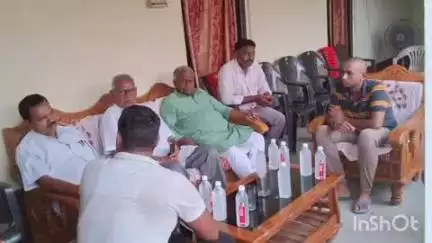 अरवल: पूर्व विधायक सत्यदेव कुशवाहा के निधन पर भीमलीचक पहुंचे विधायक महानंद सिंह, शोक संतप्त परिवार के साथ बांटा दुःख