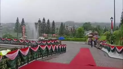 धर्मशाला: तपोवन विधानसभा पहुँचने पर हिमाचल प्रदेश विधानसभा अध्यक्ष कुलदीप पठानिया का जिला प्रशासन ने किया स्वागत