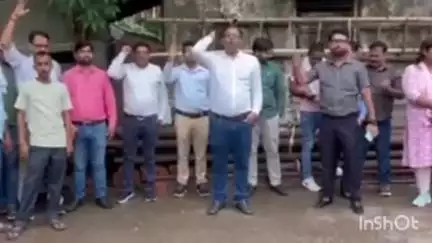 गोरखपुर: विद्युत कर्मचारी संयुक्त संघर्ष समिति ने बक्शीपुर पावर हाउस पर निजीकरण के खिलाफ किया जोरदार प्रदर्शन