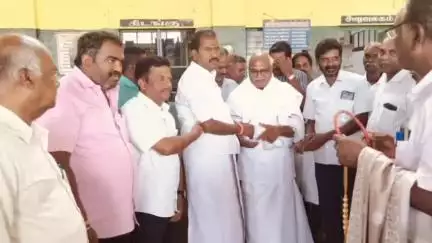 அரூர்: அரூர் பணிமனையில்  ஜீவானந்தம் பணி நிறைவு பாராட்டு விழாவில் அரூர் எம்எல்ஏ சம்பத்குமார் பங்கேற்று வாழ்த்து தெரிவித்த