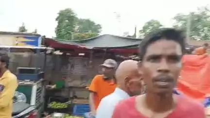 आदित्यपुर गम्हरिया: मामा जी काम्प्लेक्स के पास दुकान लगाने को लेकर फुटपाथी दुकानदारों में खूनी झड़प, दोनों पक्ष लहूलुहान