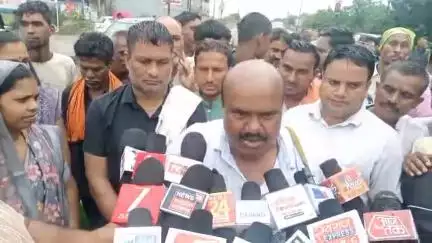 जांजगीर: जांजगीर में चक्का जाम के आगे प्रशासन झुका, 6 घंटे बाद खत्म हुआ आंदोलन