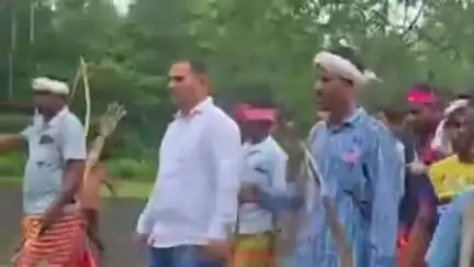 রামপুরহাট ১: রামপুরহাট এক ব্লকের  বনহাট গ্রাম পঞ্চায়েতের  সহযোগিতায়  হুল দিবস পালন হরিনাথপুর গ্রামে