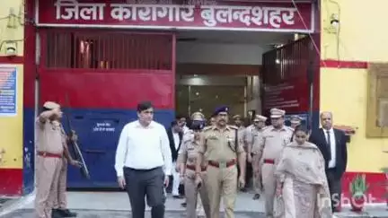 सिकंंदराबाद: जिला जज मंजीत सिंह, डीएम श्रुति और एसएसपी दिनेश कुमार सिंह ने संयुक्त रूप से जिला कारागार का किया निरीक्षण