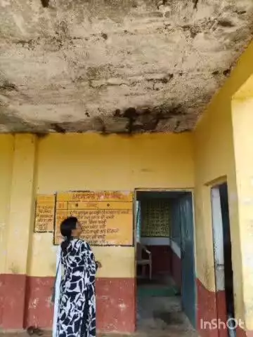 पेटलावद: पेटलावद बीआरसी ने रायपुरिया संकुल क्षेत्र का निरीक्षण किया, जर्जर स्कूल भवनों से बच्चों को दूसरी जगह भेजा