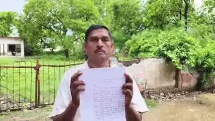प्रतापगढ़: रेडीगारापुर गांव में अवैध निर्माण के कारण रास्ता बंद, शिकायत डीएम से की गई