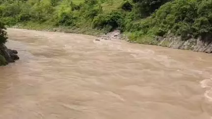 गुमदेश:लोहाघाट ब्लॉक में मूसलाधार बारिश से नदिया उफान पर आपदा का बड़ा खतरा पुलिस प्रशासन अलर्ट