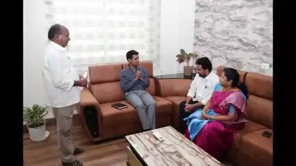 సత్తుపల్లి: జిల్లా కలెక్టర్ అనుదీప్ దురిశెట్టి నీ మర్యాదపూర్వకంగా కలిసిన సత్తుపల్లి ఎమ్మెల్యే మట్టా రాగమయి