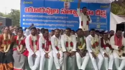 కోరుట్ల: యాదవుల హక్కుల సాధన యాదవుల సంగజేసి ఆధ్వర్యంలో హైదరాబాదులో జరిగిన సమయంలో పాల్గొన్న అధ్యక్షులు మల్లేష్