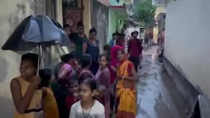 गोड्डा: गोड्डा के सत्संग नगर में घर में आग, फ्रिज से शॉर्ट सर्किट बना कारण, बड़ा हादसा टला