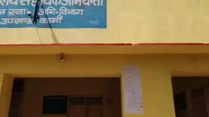 कामां: कामां कस्बा में पानी की समस्या को लेकर महिलाएं पहुंची जलदाय विभाग कार्यालय