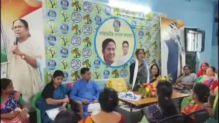 কালনা ১: মধুপুর বিধায়ক কার্যালয়ে কালনা এক নম্বর ব্লক মহিলা তৃণমূল কংগ্রেস কমিটির উদ্যোগে একুশে জুলাই এর প্রস্তুতি বৈঠকে মন্ত্রী