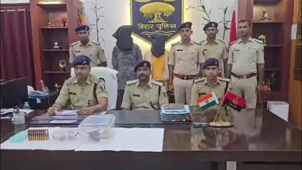 कटिहार: अमौल नहर के पास 2 अपराधी देसी कट्टा और स्मैक के साथ गिरफ्तार, पुलिस अधीक्षक ने दी जानकारी