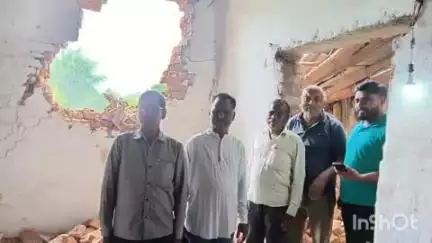 बालूमाथ: पूरनापानी गांव पहुंचकर टिम ने हाथियों द्वारा की गई क्षति का जायजा लिया, जल्द मुआवजे की मांग