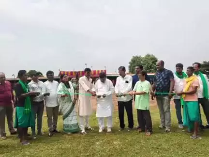 महेशपुर: विधायक ने हुल दिवस पर महेशपुर पार्टी कार्यालय और रोलाग्राम चौक स्थित सिद्धों कान्हु की प्रतिमा पर माल्यार्पण किया