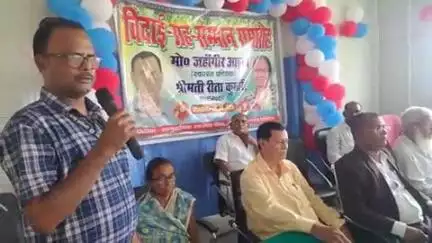 अरियरी: स्वास्थ्य केंद्र अरियरी में विदाई समारोह, दो कर्मियों को सम्मानपूर्वक विदाई दी गई