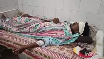 अनूपपुर: घायल युवक को जिला चिकित्सालय में उपचार के लिए कराया गया भर्ती