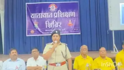 धमधा: यातायात पुलिस द्वारा सेक्टर 4 के निजी स्कूल में ट्रेनिंग ऑफ ट्रेनर यातायात प्रशिक्षण कार्यक्रम का आयोजन किया गया