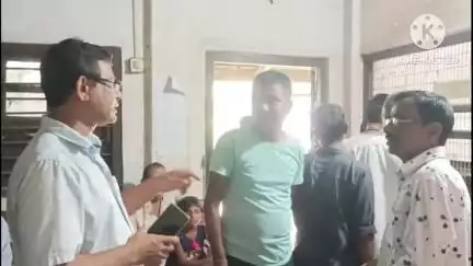 বিলোনিয়া: বিলোনিয়া বিদ্যুৎ নিগমের সিনিয়র ম্যানেজারের সাথে বিধায়কের সাক্ষাৎঃ
স্মার্ট মিটারের অস্বাভাবিক বিদ্যুৎ বিল সংক্রান্ত