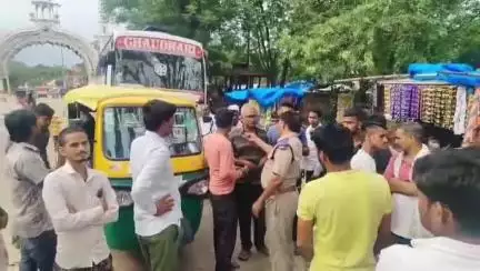 लहरपुर: लहरपुर कोतवाली पुलिस और परिवहन विभाग ने 39 ऑटो रिक्शा व ई-रिक्शा के चालान किए, 2 ऑटो रिक्शा किए गए सीज