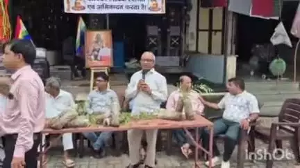 घाटोल: सेनावासा में श्री दिगंबर जैन समाज द्वारा वृक्षारोपण हेतु फलदार पौधों का वितरण समारोह आयोजित