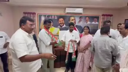 సత్తుపల్లి: సత్తుపల్లి నియోజకవర్గంలో బిఆర్ఎస్ పార్టీ నుండి పలువురు కాంగ్రెస్ పార్టీలోకి చేరికలు
