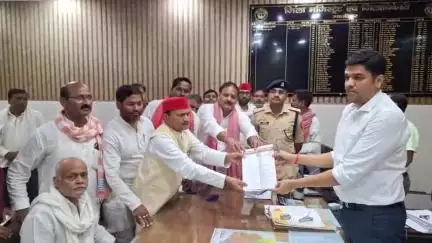 ज़मानिया: गाजीपुर एयरपोर्ट की जमीन पर बुलडोजर कार्रवाई से मचा सियासी घमासान, सपा MLA ने डीएम से मिलकर सौंपा ज्ञापन
