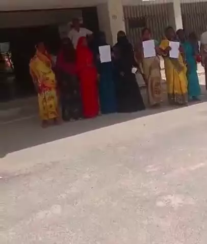अरियरी: चोढदरगाह गांव की कर्ज में डूबी महिलाओं ने डीएम से लगाई न्याय की गुहार
