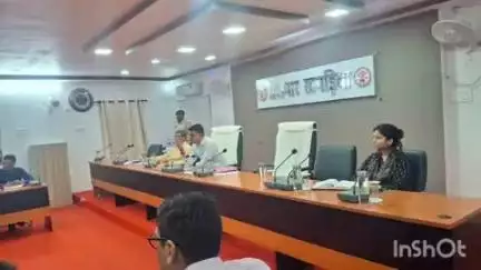 खगड़िया: कलेक्टर सभा कक्ष में स्वास्थ्य विभाग की समीक्षा बैठक, जिलाधिकारी ने दी सख्त चेतावनी, अनियमितता बर्दाश्त नहीं होगी