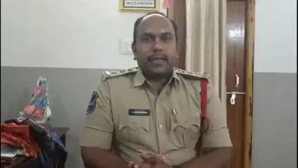 జమ్మికుంట: రూరల్ పోలీస్ స్టేషన్ లో  సిఐ గా పదవి బాధ్యతలు చేపట్టిన లక్ష్మీనారాయణ ప్రజలు నేరుగా స్టేషన్ కు వచ్చి ఫిర్యాదు చేయవచ్చు