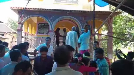 নানুর: নানুর পঞ্চায়েত সমিতি ও ব্লক প্রশাসনের উদ্যোগে রঘুপল্লী তে আয়োজিত ১৭১তম হুল দিবস,উপস্থিত-যুগ্ম সমষ্টি উন্নয়ন আধিকারিক