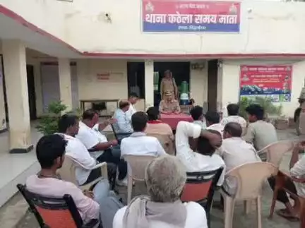 इटवा: थाना कठेला समय माता पर मोहर्रम और सावन मास को लेकर धर्म गुरुओं की बैठक हुई, दिए गए निर्देश