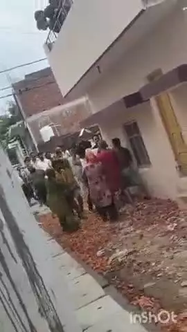 बहराइच: सरस्वती नगर मोहल्ले में नाली निर्माण को लेकर दो पक्षों में हुई मारपीट, वीडियो हुआ वायरल