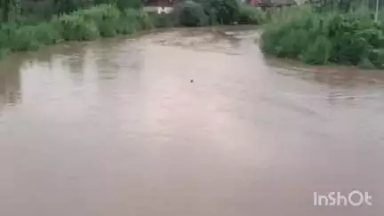 नजीबाबाद: बीती रात से हो रही तेज वर्षा के कारण नजीबाबाद में मालन नदी का जलस्तर बढ़ा