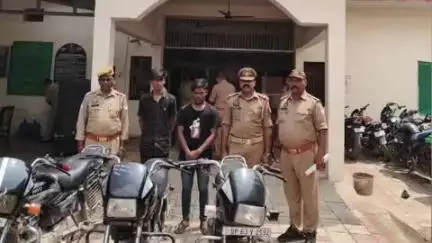 मुगलसराय: आनंद नेत्रालय के पास से पुलिस ने दो बाइक चोरों को गिरफ्तार किया, चोरी की तीन बाइक बरामद