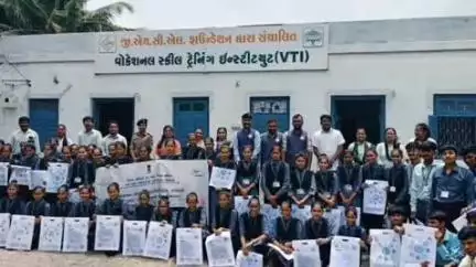 કોડીનાર: કોડીનાર ના કાજ ગામે વોકેશનલ ટ્રેનીંગ સેન્ટર મા મહીલાઓ ને જાતીય સતામણી અંતર્ગત જાગૃતિ શિબિર યોજાઇ.