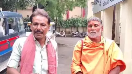 मुज़फ्फरनगर: पैंट खोलकर धर्म जांचने के मामले में नया खुलासा, अब्दुल ने गोपाल बनकर फैलाया झूठ, स्वामी यशवीर जी महाराज SSP ऑफिस पहुंचे