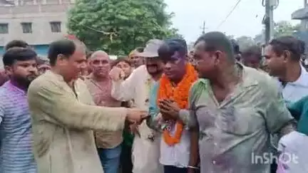 बांका: सभापति पद पर निर्वाचित होने के बाद बालमुकुंद सिन्हा के समर्थकों ने निकाला विजय जुलूस, पूर्व सभापति भी हुए शामिल