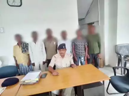 गुरुआ: गुरुआ पुलिस ने विभिन्न गांवों से 6 लोगों को किया गिरफ्तार, भेजा जेल