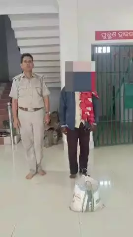 ଜୟପୁର: ଦେଶୀ ମଦ ଚାଲାଣ ବେଳେ ତରଗେଇ ଗ୍ରାମ ରାସ୍ତାରେ ଜୟପୁର ଅବକାରୀ ଥାନାର ଚଢାଉ, ଜଣେ ଗିରଫ