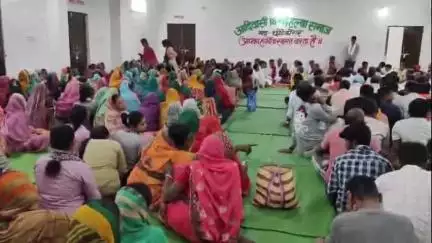 नारायणपुर: छोटेडोंगर में हल्बा समाज की मासिक बैठक सम्पन्न, नव दंपतियों को मिला आशीर्वाद